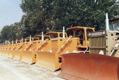 產(chǎn)品整裝待發(fā)。自1984年對銷售實(shí)行了承包責(zé)任制，調(diào)動了職工的積極性，增強(qiáng)了責(zé)任感，從而改變了過去等、靠、要的被動局面。