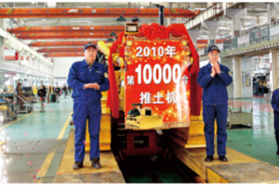 推土機(jī)年產(chǎn)過萬臺